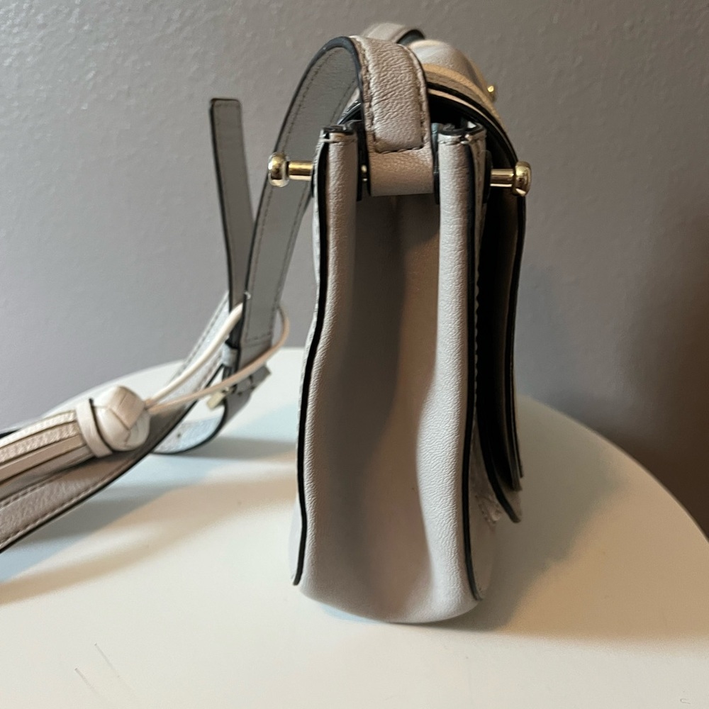 ⭐️ LOW START ⭐️ Kate Spade Gray Crossbody Bag with Flap Closure - Picture 6 of 15